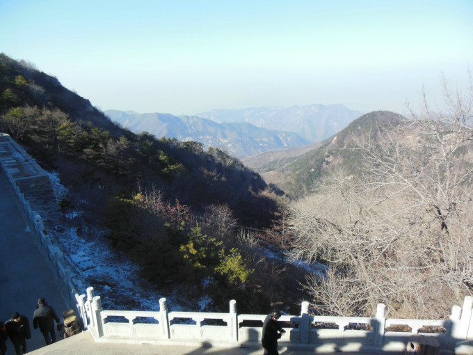 泰山从山底爬到山顶一般需要多少时间