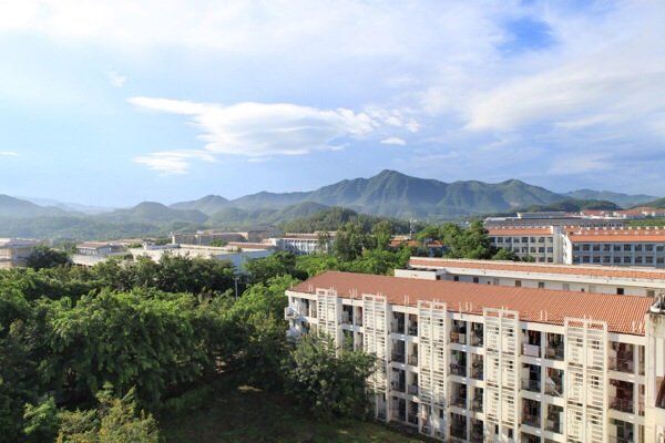 莫斯科人均绿地面积_学校餐厅人均面积(2)